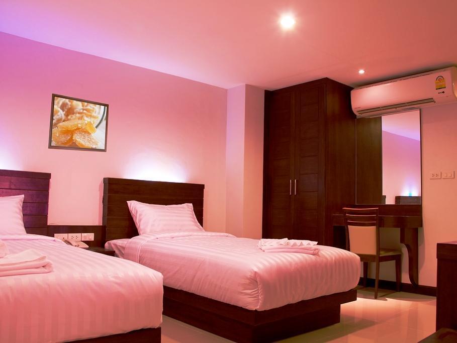 Oyo 373 Mc Ginger House Hotel Patong Exterior foto