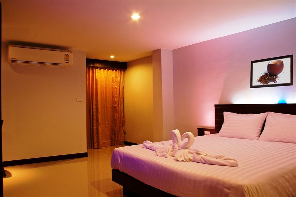 Oyo 373 Mc Ginger House Hotel Patong Exterior foto