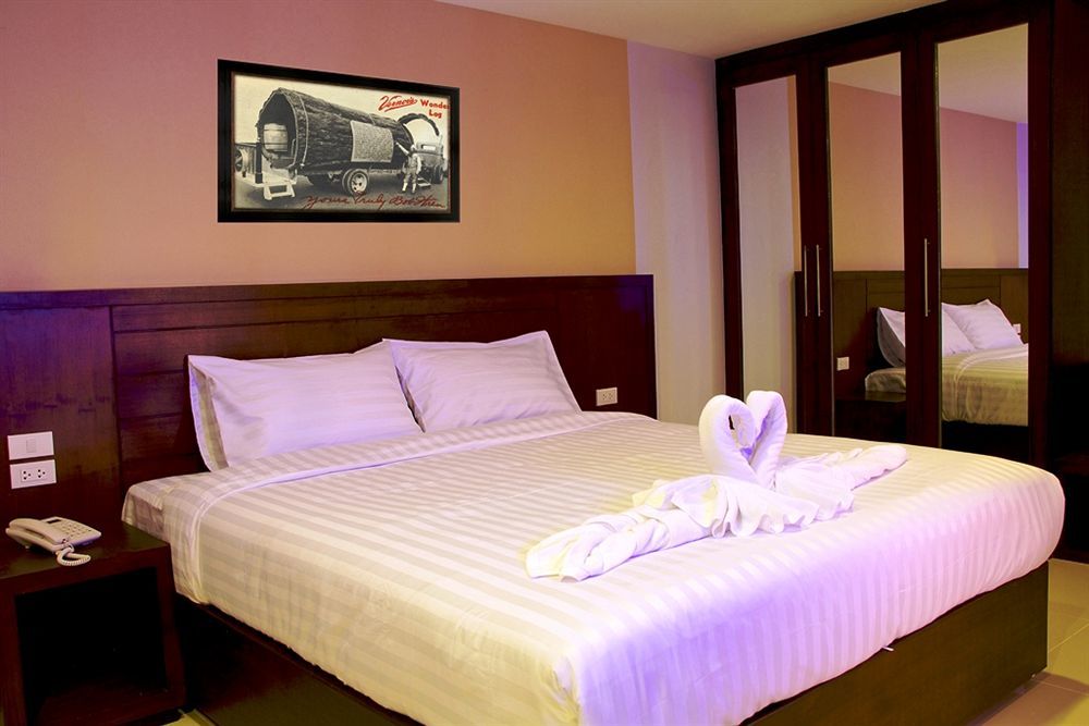 Oyo 373 Mc Ginger House Hotel Patong Exterior foto