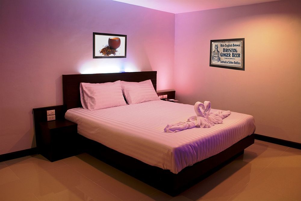 Oyo 373 Mc Ginger House Hotel Patong Exterior foto