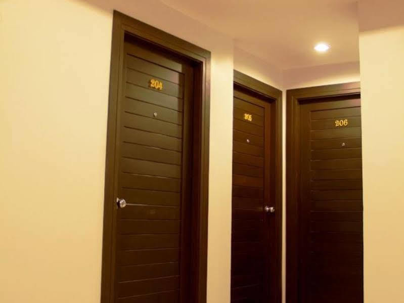 Oyo 373 Mc Ginger House Hotel Patong Exterior foto