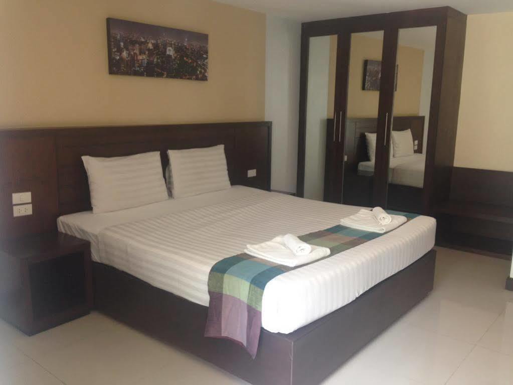 Oyo 373 Mc Ginger House Hotel Patong Exterior foto