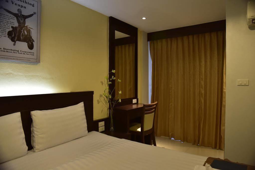 Oyo 373 Mc Ginger House Hotel Patong Exterior foto