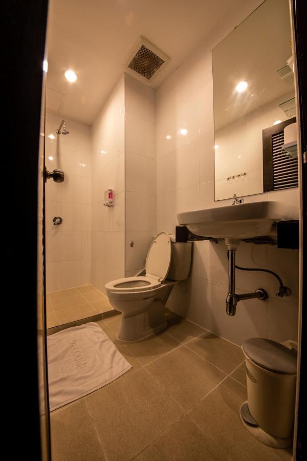 Oyo 373 Mc Ginger House Hotel Patong Exterior foto