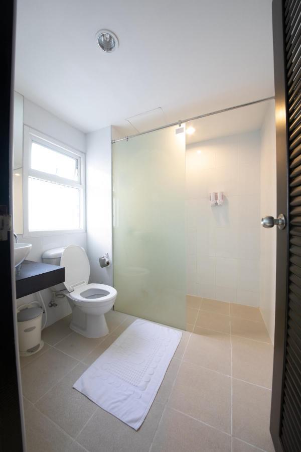 Oyo 373 Mc Ginger House Hotel Patong Exterior foto